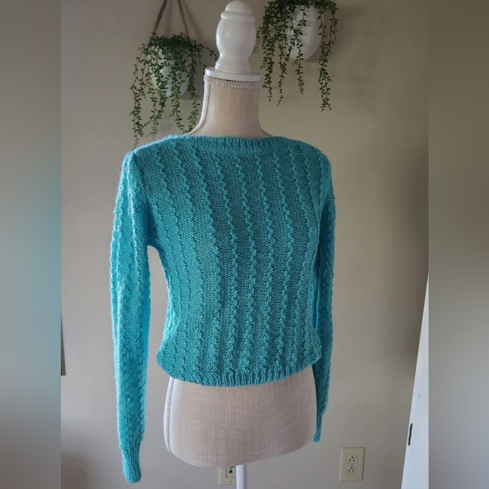 Vintage Outlander teal Blue Sweater Size says Medium fits like a Small/Medium
